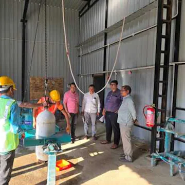 VK Autotech CNG Cylinder Testing Team